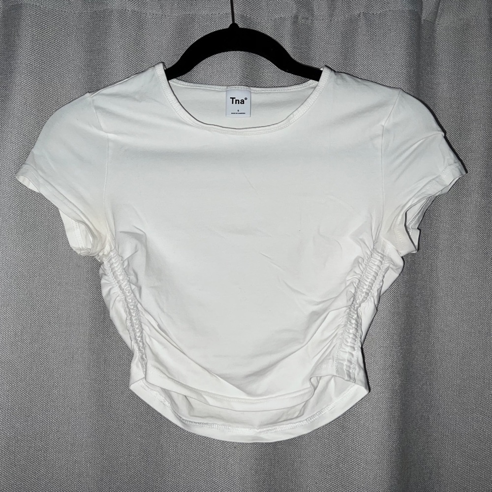 Aritzia Tna White Crop Short Sleeve Tee w Ruched Detailing on the Side